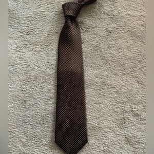 Men’s chocolate tie with white polka dots